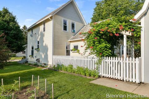 111 E Mark St, Sparta, MI 49345 photo 3