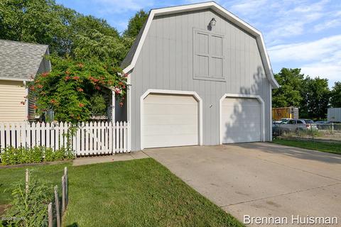111 E Mark St, Sparta, MI 49345 photo 8