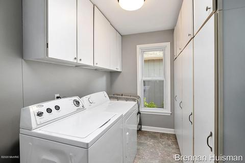 111 E Mark St, Sparta, MI 49345 photo 14