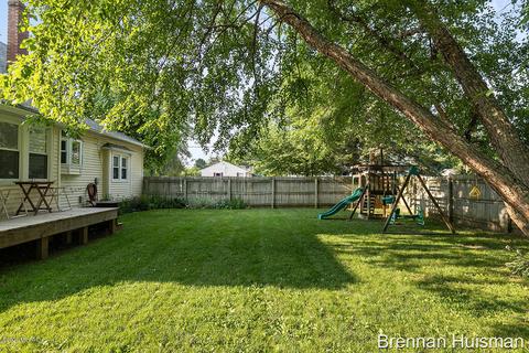 111 E Mark St, Sparta, MI 49345 photo 5