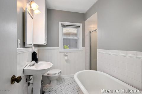 111 E Mark St, Sparta, MI 49345 photo 15