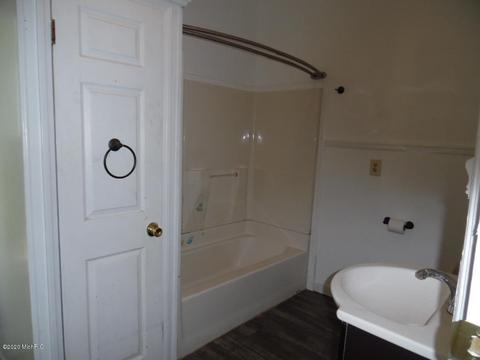 610 E State St, Cassopolis, MI 49031 photo 6