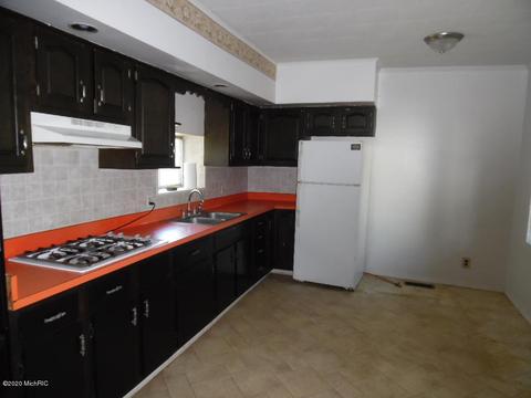 610 E State St, Cassopolis, MI 49031 photo 3