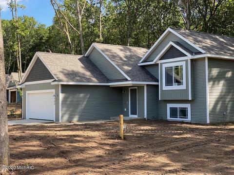4009 Bullseye Ln, Dorr, MI 49323 photo 2
