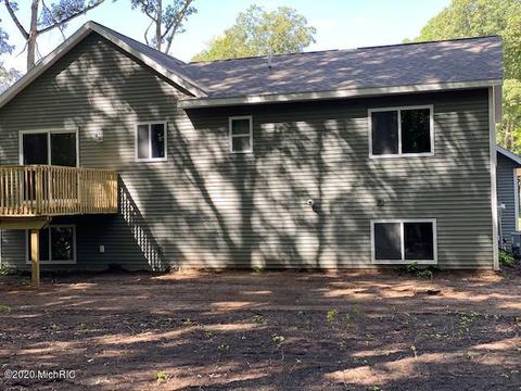 4009 Bullseye Ln, Dorr, MI 49323 photo 3