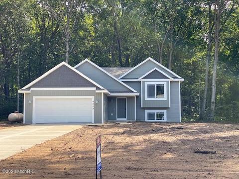 4009 Bullseye Ln, Dorr, MI 49323 photo 1