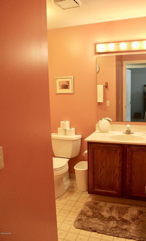 1024 Wedgewood Dr, Plainwell, MI 49080 photo 9