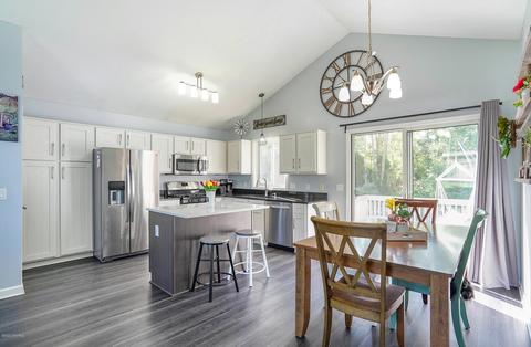 1692 Nelson Ct, Dorr, MI 49323 photo 6