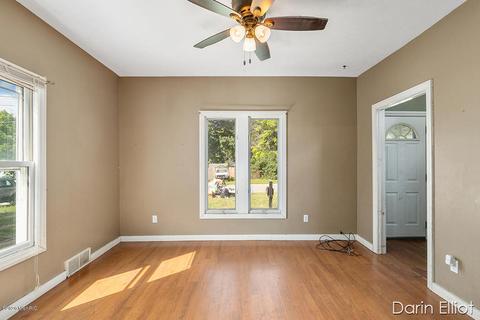 610 Crawford St, Belding, MI 48809 photo 3