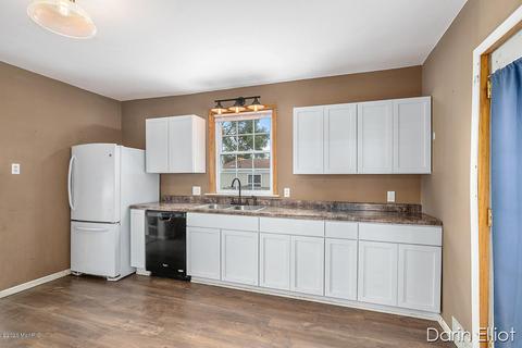 610 Crawford St, Belding, MI 48809 photo 9