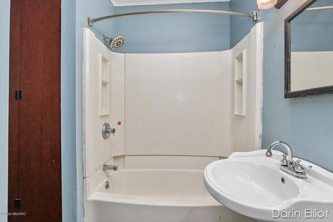 610 Crawford St, Belding, MI 48809 photo 12