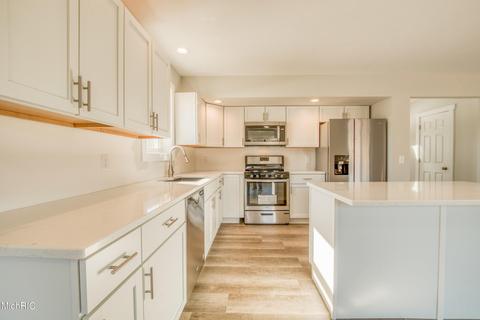 5333 N Point Dr, Pierson, MI 49339 photo 10