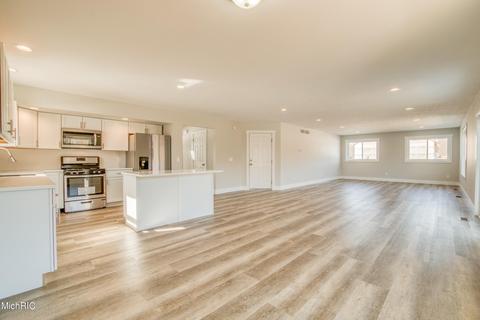 5333 N Point Dr, Pierson, MI 49339 photo 12