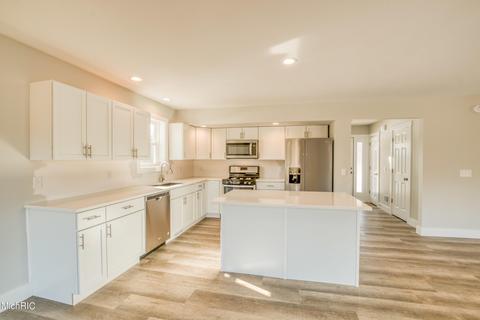 5333 N Point Dr, Pierson, MI 49339 photo 9
