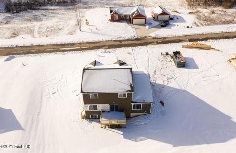 5333 N Point Dr, Pierson, MI 49339 photo 3