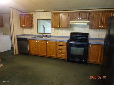 2826 S Oak Ave, White Cloud, MI 49349 photo 5