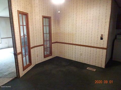 2826 S Oak Ave, White Cloud, MI 49349 photo 10
