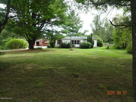 2826 S Oak Ave, White Cloud, MI 49349 photo 2