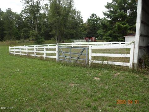 2826 S Oak Ave, White Cloud, MI 49349 photo 25