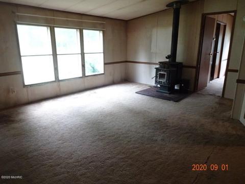 2826 S Oak Ave, White Cloud, MI 49349 photo 7