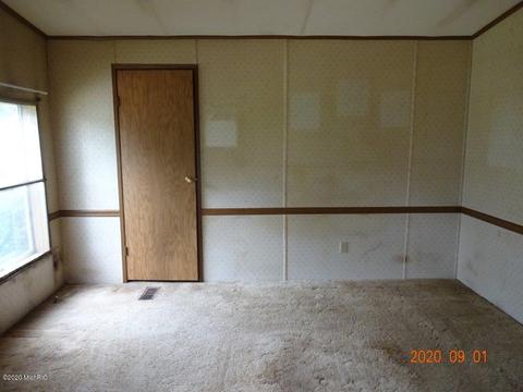 2826 S Oak Ave, White Cloud, MI 49349 photo 11