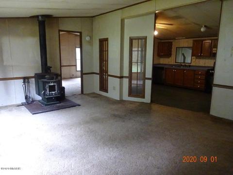 2826 S Oak Ave, White Cloud, MI 49349 photo 8