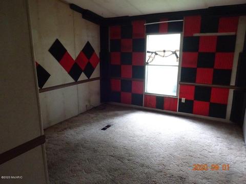 2826 S Oak Ave, White Cloud, MI 49349 photo 15