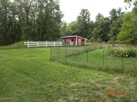 2826 S Oak Ave, White Cloud, MI 49349 photo 18