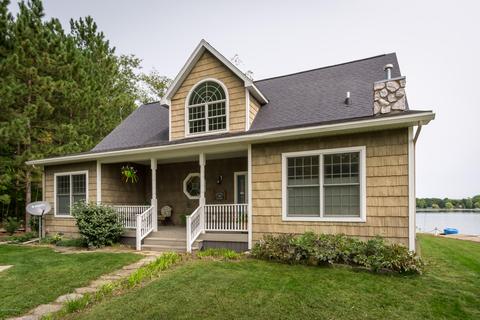 1051 Lyle Dr, Crystal, MI 48818 photo 1