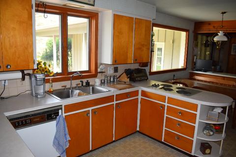 580 Eighth St, Manistee, MI 49660 photo 2