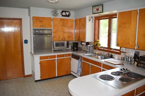 580 Eighth St, Manistee, MI 49660 photo 4