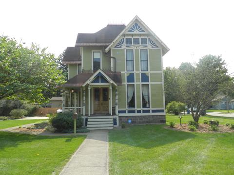 404 E Bridge St, Plainwell, MI 49080 photo 3