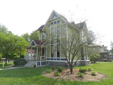 404 E Bridge St, Plainwell, MI 49080 photo 2
