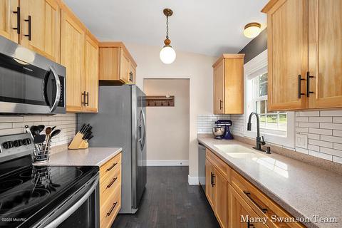 6869 Adaridge Dr SE, Ada, MI 49301 photo 9