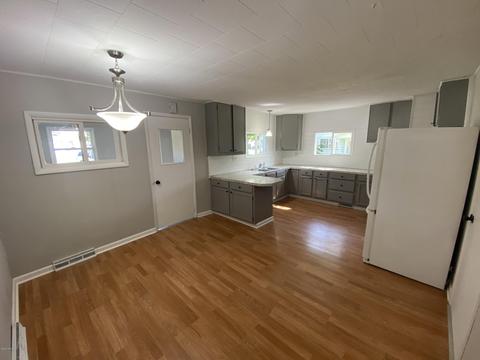 348 E Morrell St, Otsego, MI 49078 photo 5