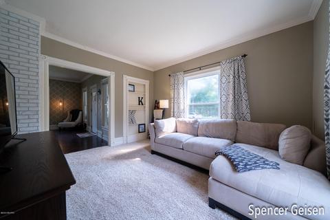 210 W High St, Belding, MI 48809 photo 8