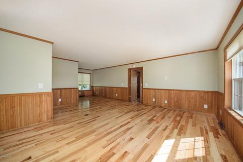 5203 Herbert Rd, Hickory Corners, MI 49060 photo 4