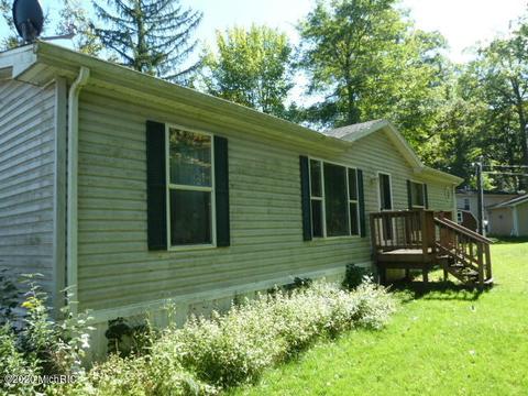 5471 Circle Dr, Reading, MI 49274 photo 2