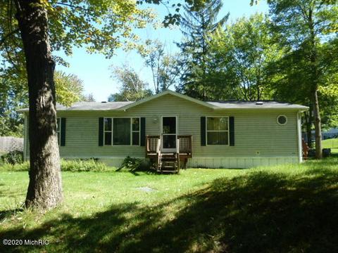 5471 Circle Dr, Reading, MI 49274 photo 1