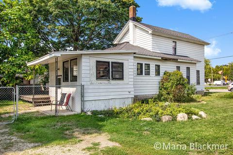 610 E Main St, Lowell, MI 49331 photo 4