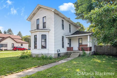 610 E Main St, Lowell, MI 49331 photo 2