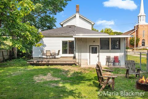 610 E Main St, Lowell, MI 49331 photo 5