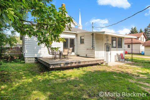 610 E Main St, Lowell, MI 49331 photo 6