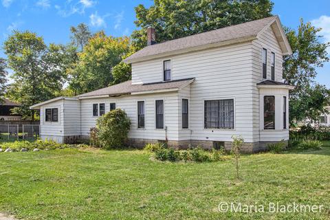 610 E Main St, Lowell, MI 49331 photo 3