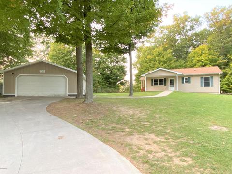 4138 E Shore Dr, Stanton, MI 48888 photo 1