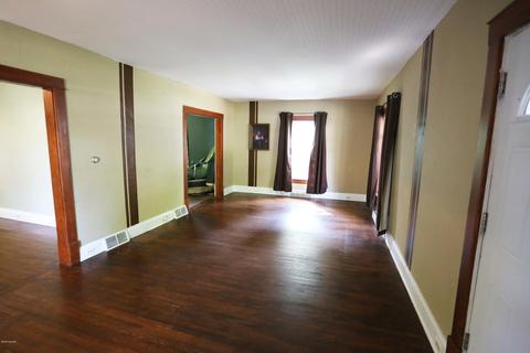 320 S Constantine St, Three Rivers, MI 49093 photo 4