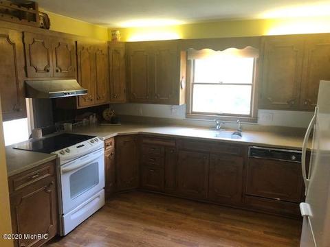 7206 10th Ave, Remus, MI 49340 photo 4