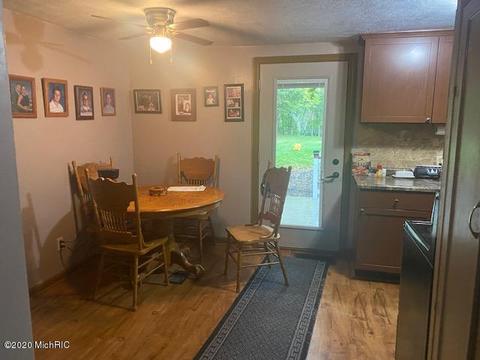 835 Willow Dr, Colon, MI 49040 photo 3