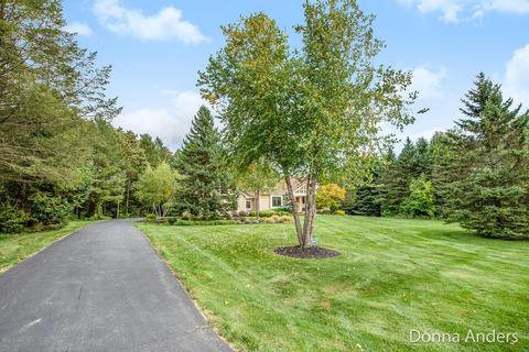 2792 Sturbridge Dr SE, Ada, MI 49301 photo 2