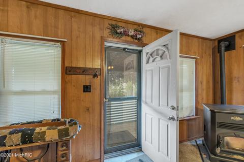 1023 S Main St, Crystal, MI 48818 photo 5